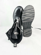 Load image into Gallery viewer, DM 102 MILITARY ANPHIBIAN VINTAGE BLACK COWHIDE