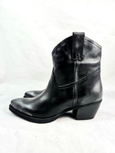 Carica l'immagine nel visualizzatore di Gallery, REP-KO TEXANO PELLE NERA PUNTA ARGENTATA CV717