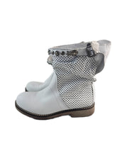 Carica l'immagine nel visualizzatore di Gallery, BK4S SAVAGE BIANCO FORATO