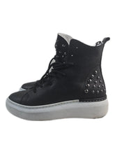 Load image into Gallery viewer, RPK sneaker pelle nera con borchie