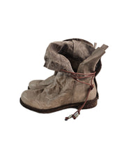 Carica l'immagine nel visualizzatore di Gallery, REP-KO STIVALETTO IN PELLE LAVATA COLOR TAUPE