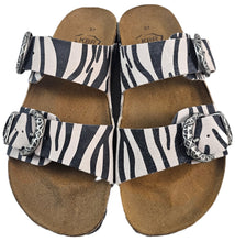 Carica l'immagine nel visualizzatore di Gallery, KBR slipper TOĶIO ZEBRA DOPPIA FIBBIA
