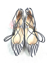 Carica l'immagine nel visualizzatore di Gallery, RUBIRU BALLERINA ALLACCIATA 5756 ZEBRA
