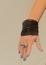 Load image into Gallery viewer, RPK bracciale in pelle art: DARKNESS 01
