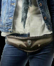 Load image into Gallery viewer, RPK CINTURA SALLY FASCIA IN PELLE TDM CON BORCHIE
